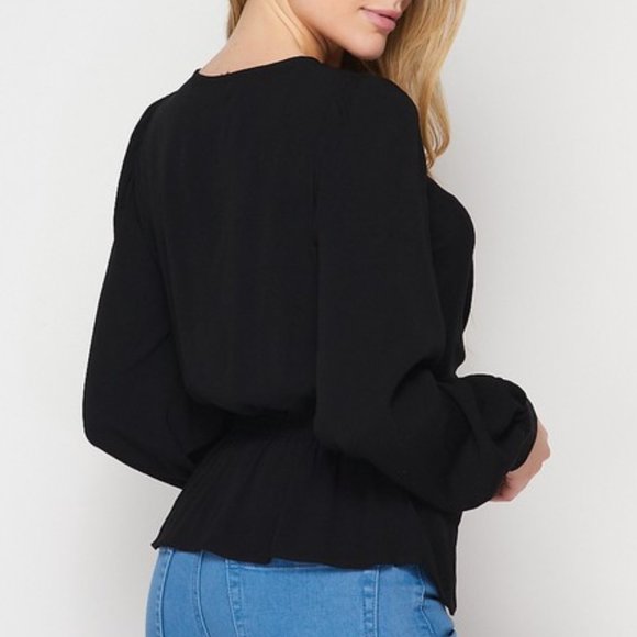 Black twist front Top - Picture 4 of 5